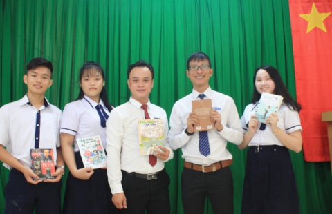 Thầy giáo Sài Gòn ra một loạt bài tập Tết cho học trò 